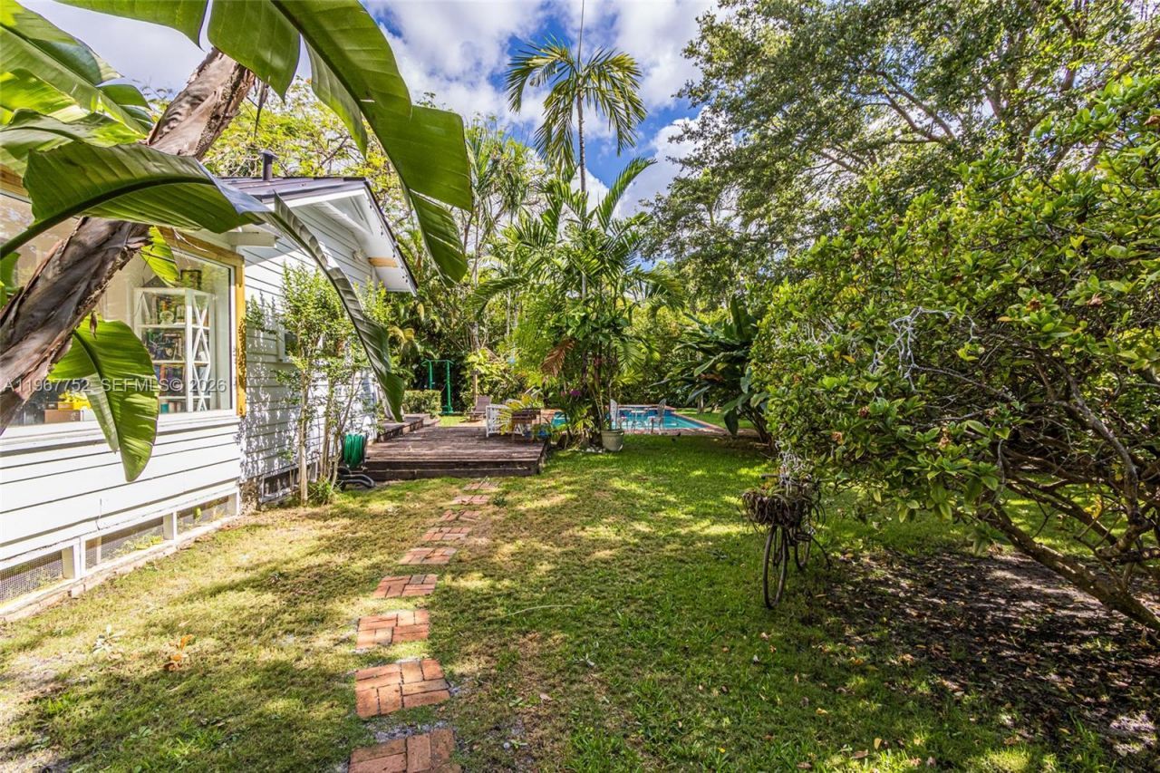 665 NE 120th St, Biscayne Park, FL 33161 Photo