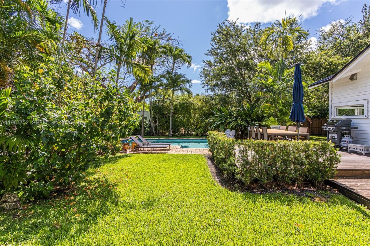 665 NE 120th St, Biscayne Park, FL 33161 Photo