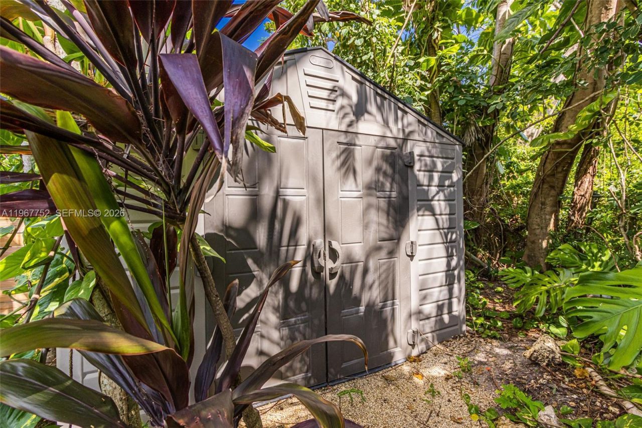 665 NE 120th St, Biscayne Park, FL 33161 Photo