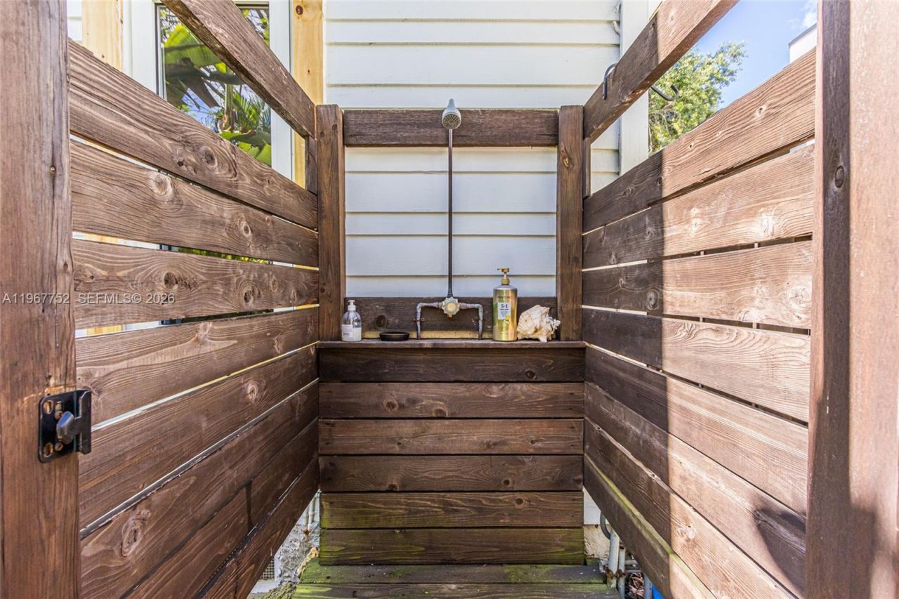 665 NE 120th St, Biscayne Park, FL 33161 Photo