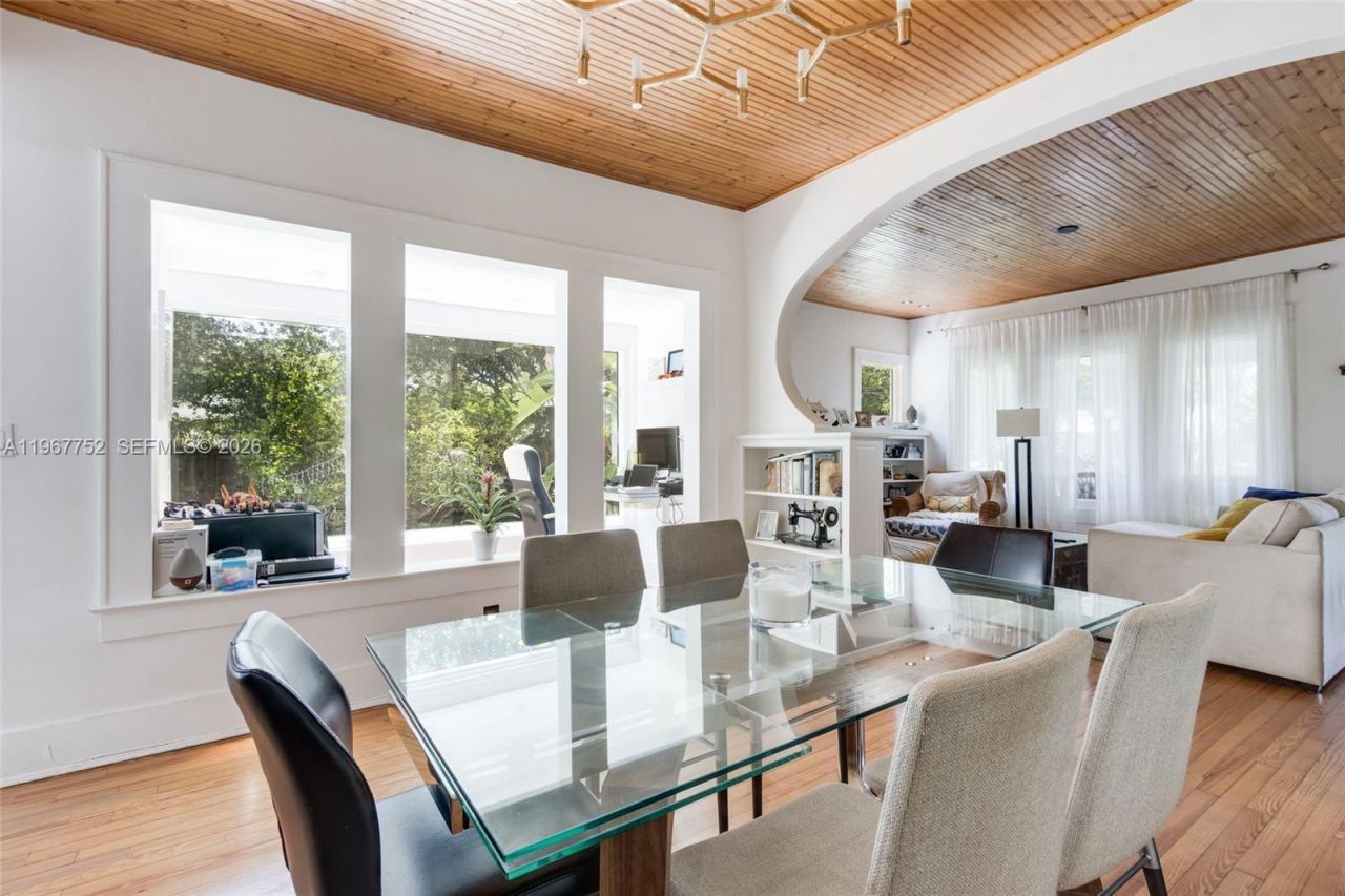 665 NE 120th St, Biscayne Park, FL 33161 Photo