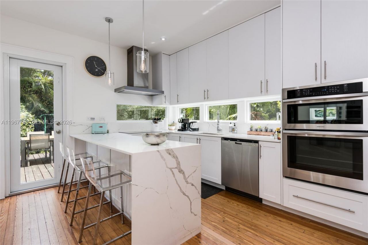 665 NE 120th St, Biscayne Park, FL 33161 Photo