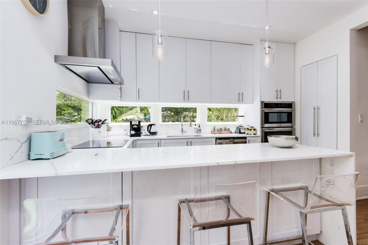 665 NE 120th St, Biscayne Park, FL 33161 Photo