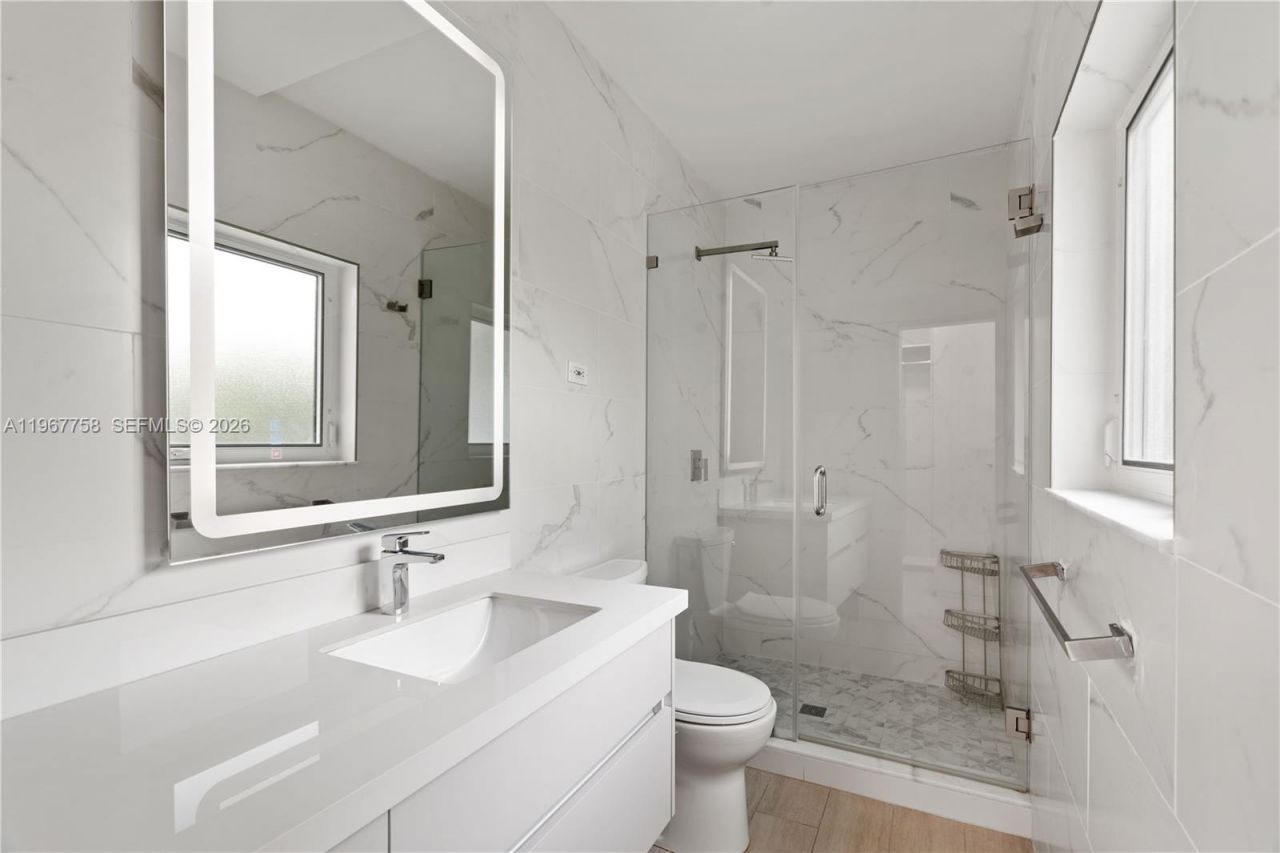 4020 Riviera Dr, Coral Gables, FL 33146 Photo