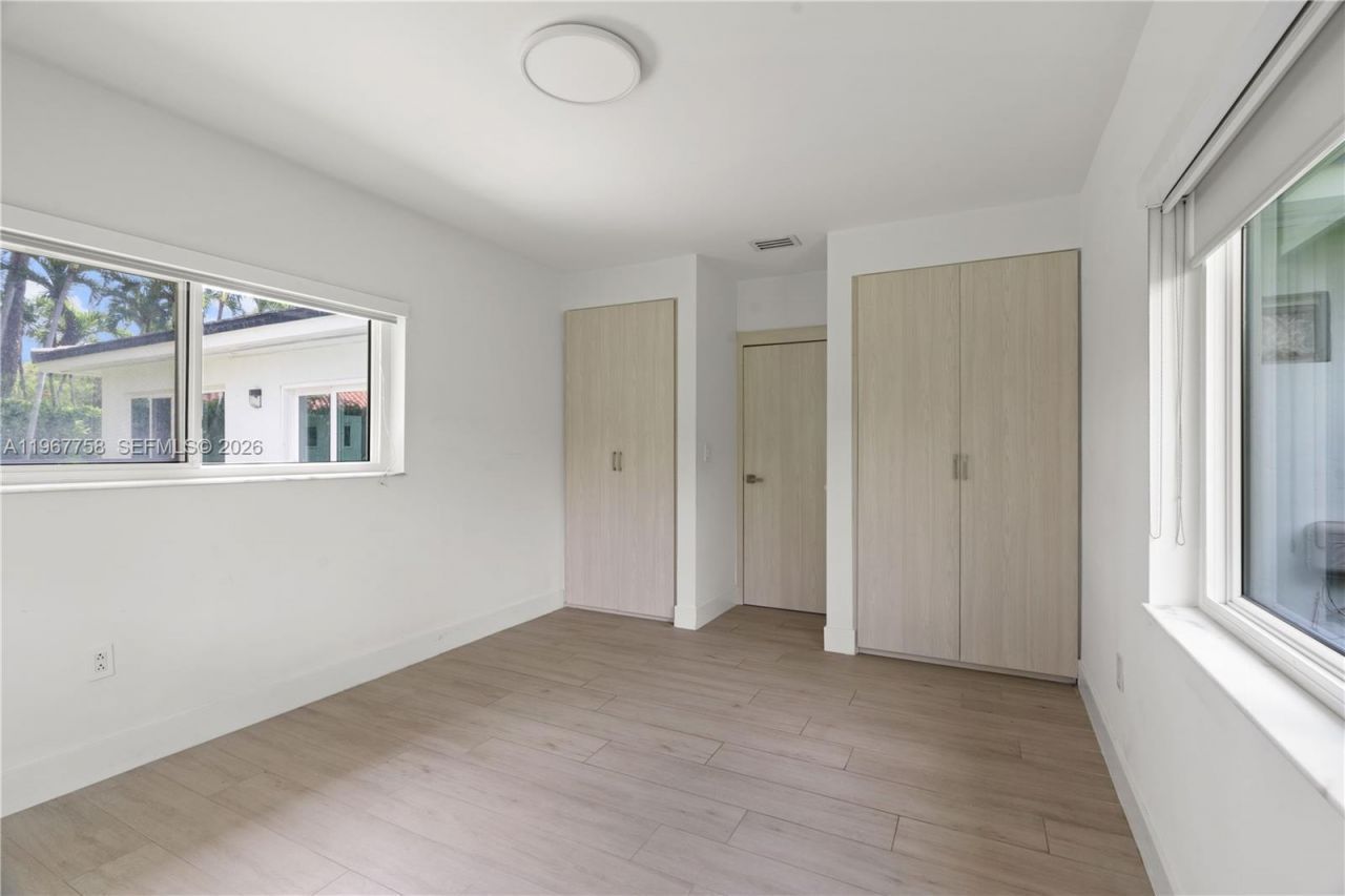 4020 Riviera Dr, Coral Gables, FL 33146 Photo