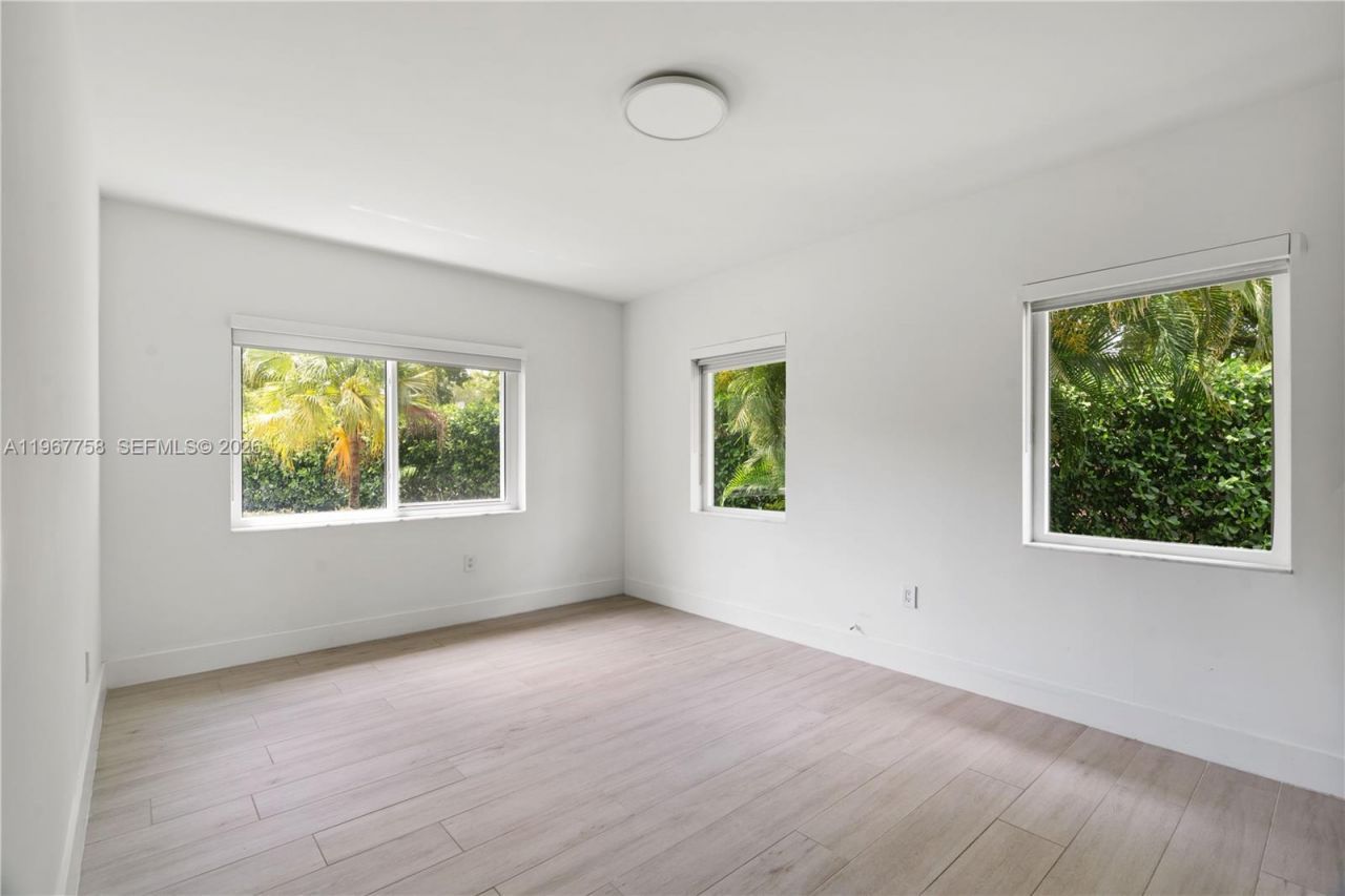 4020 Riviera Dr, Coral Gables, FL 33146 Photo