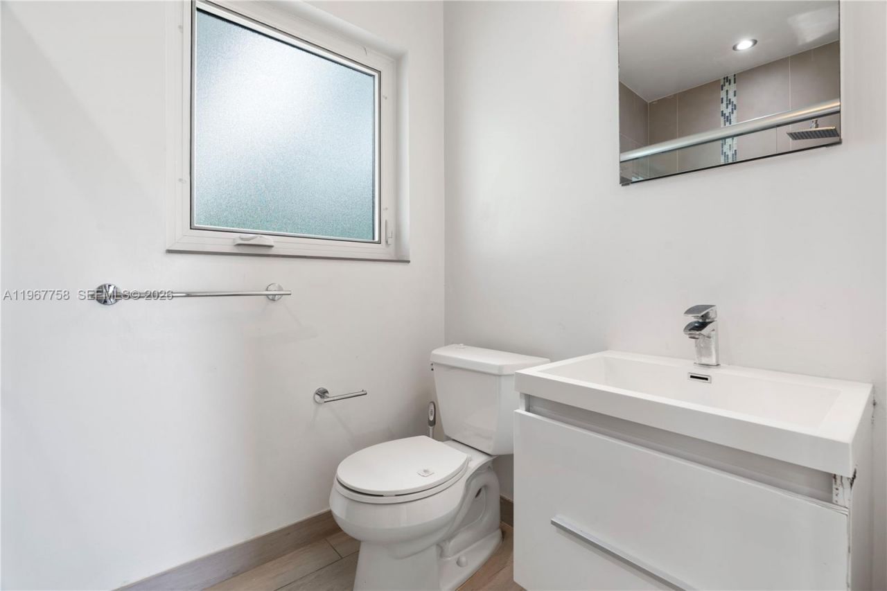 4020 Riviera Dr, Coral Gables, FL 33146 Photo