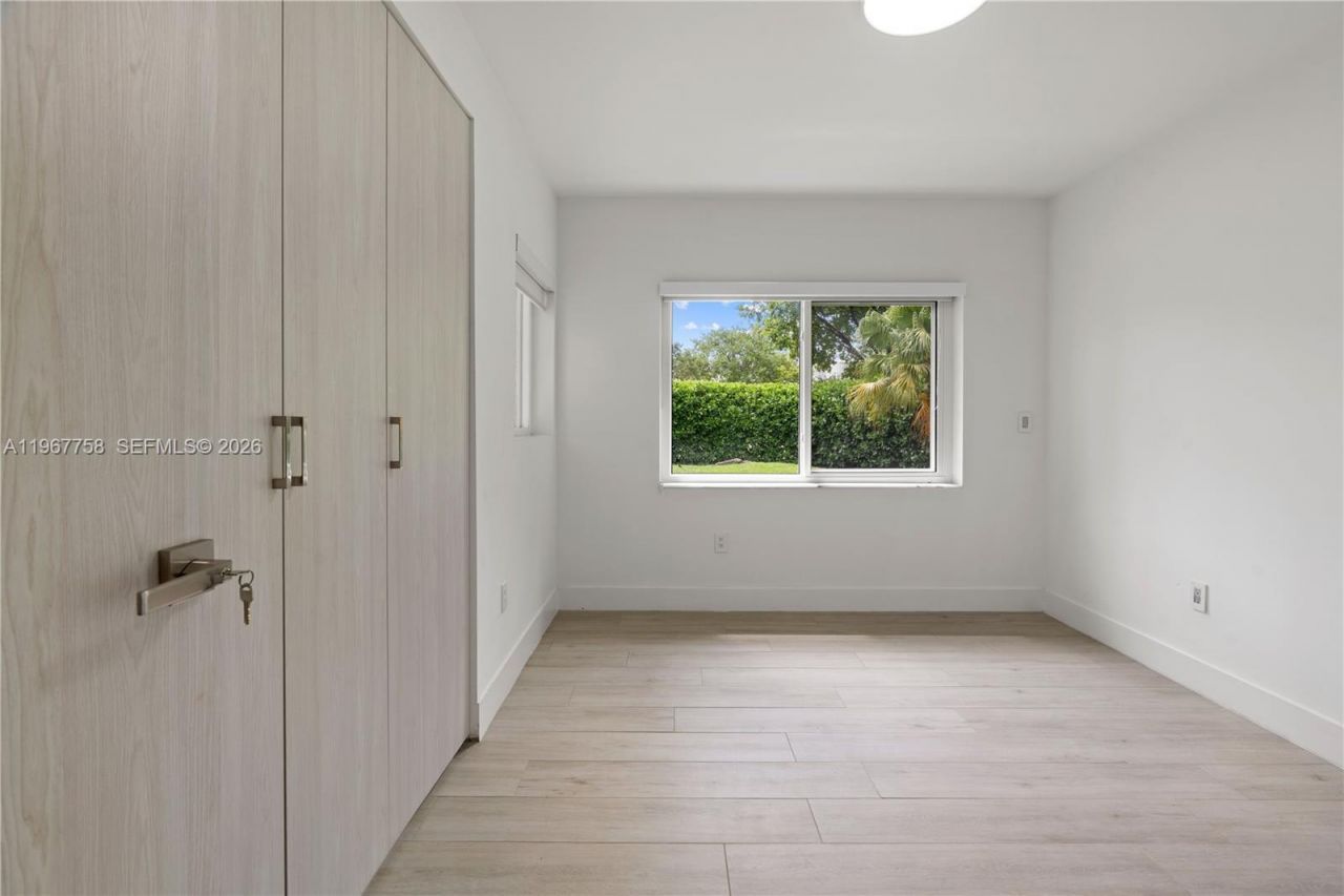 4020 Riviera Dr, Coral Gables, FL 33146 Photo