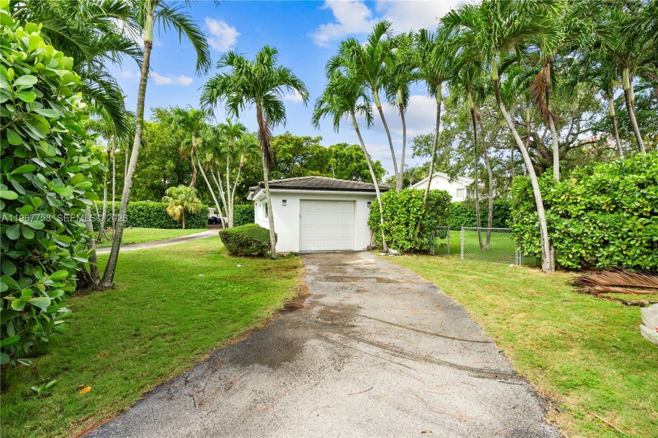 4020 Riviera Dr, Coral Gables, FL 33146 Photo