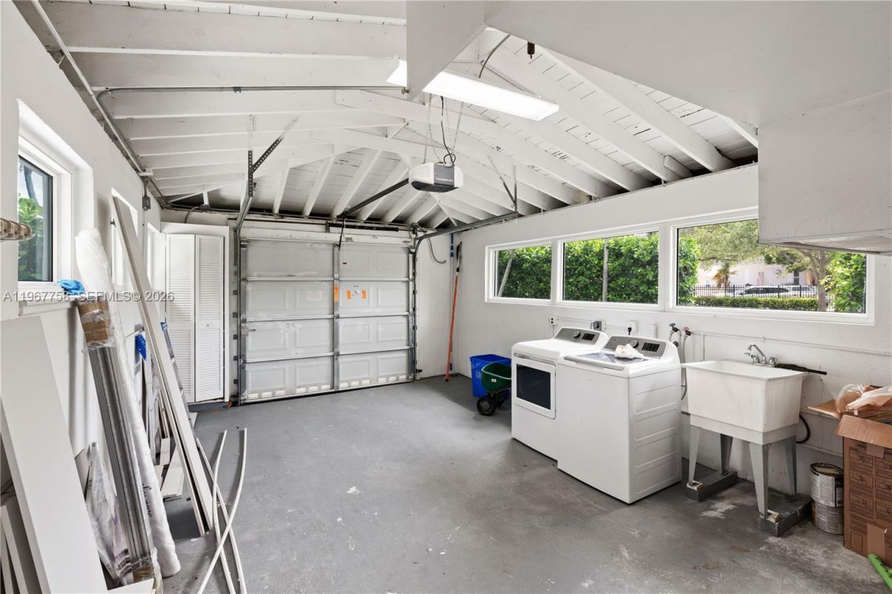 4020 Riviera Dr, Coral Gables, FL 33146 Photo