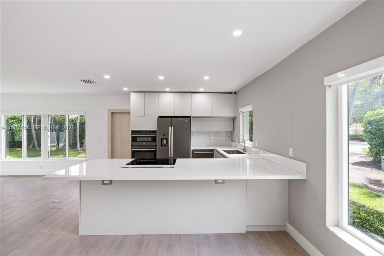 4020 Riviera Dr, Coral Gables, FL 33146 Photo