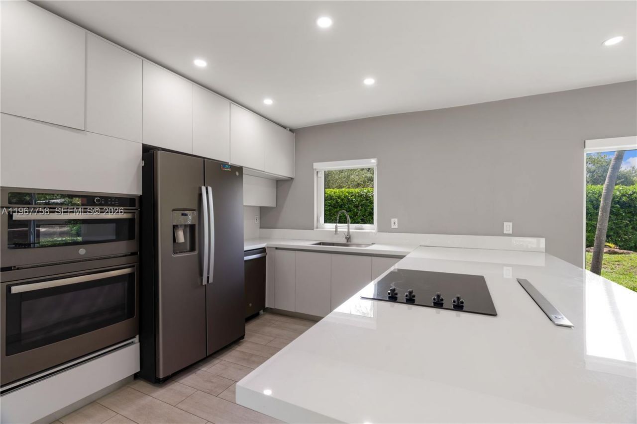 4020 Riviera Dr, Coral Gables, FL 33146 Photo