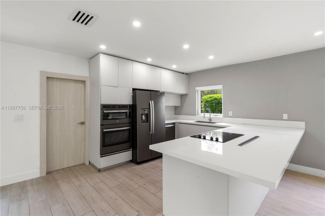 4020 Riviera Dr, Coral Gables, FL 33146 Photo