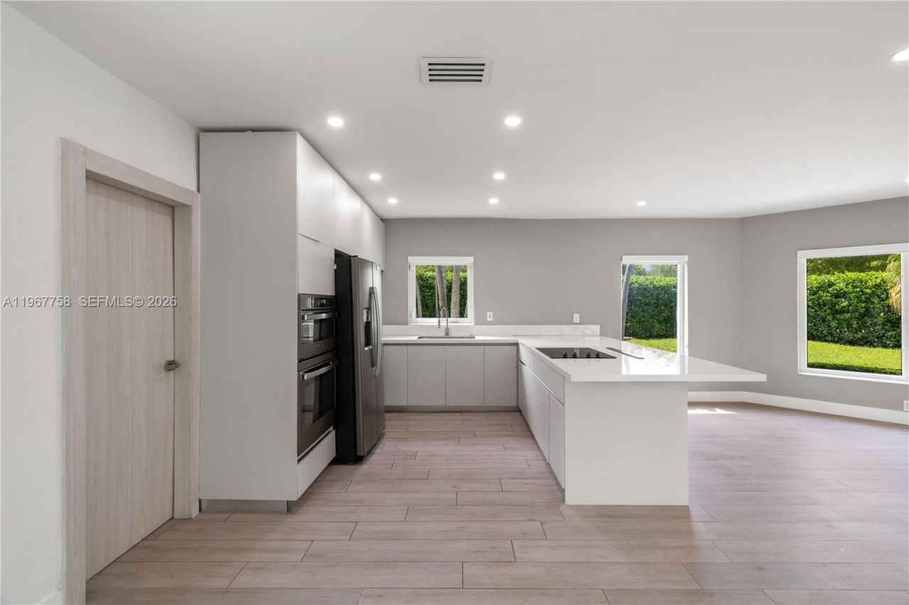 4020 Riviera Dr, Coral Gables, FL 33146 Photo