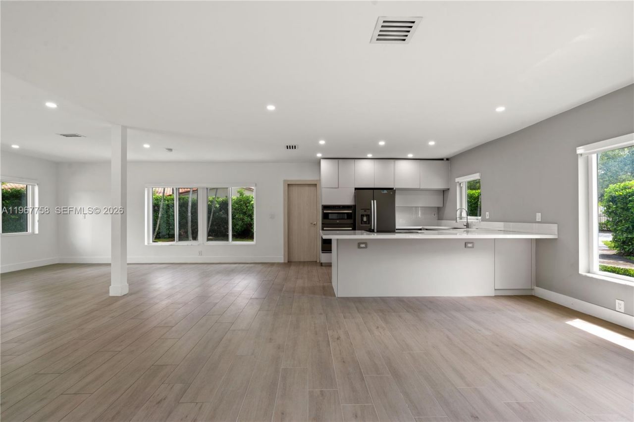 4020 Riviera Dr, Coral Gables, FL 33146 Photo