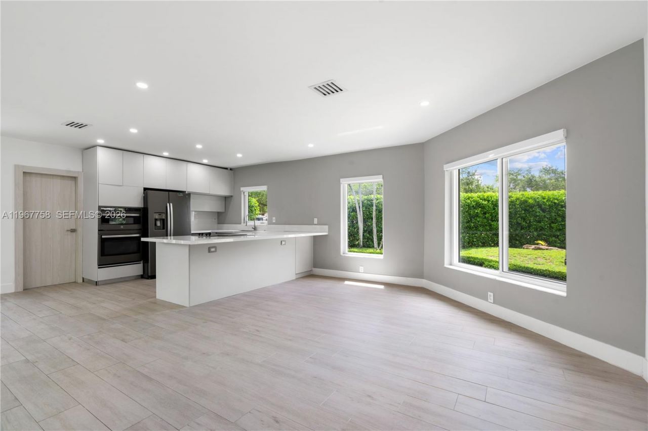 4020 Riviera Dr, Coral Gables, FL 33146 Photo