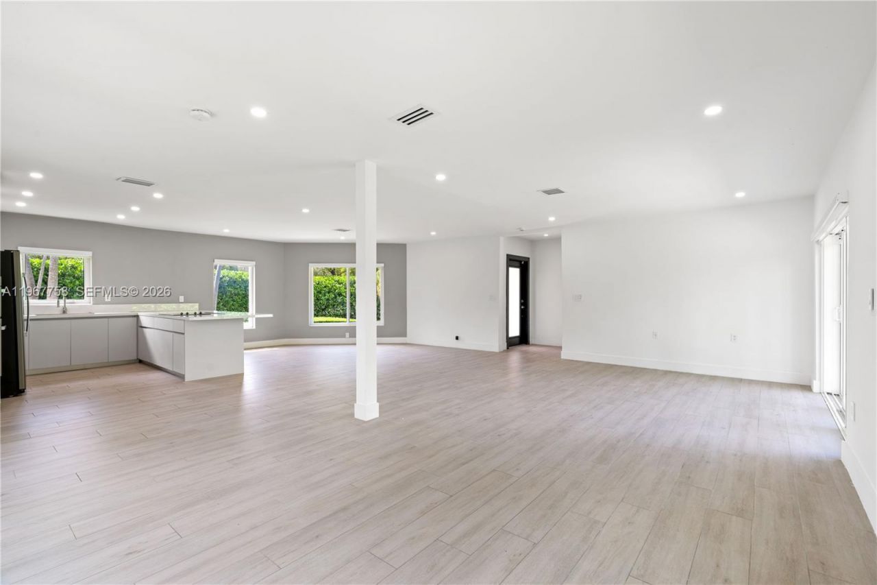 4020 Riviera Dr, Coral Gables, FL 33146 Photo