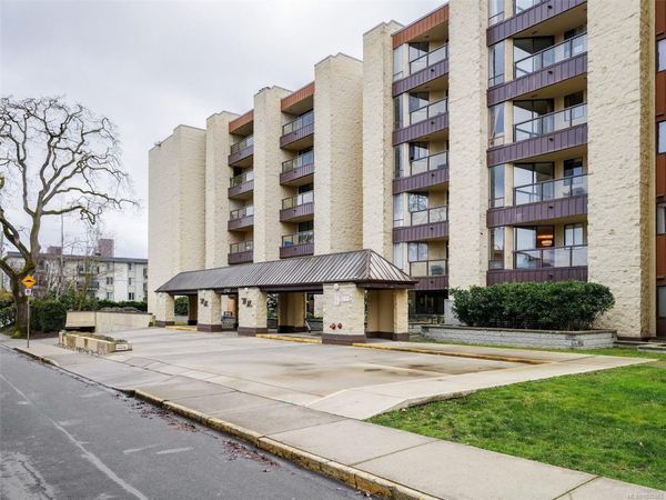 1745 Leighton Rd, Unit 213, Victoria, BC V8R 6R6