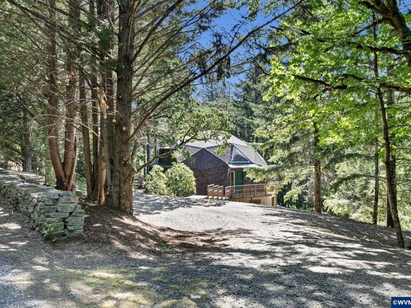 7210 NW Grandview Dr, Corvallis, OR 97034