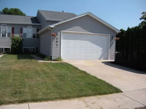 701 Davidson Drive, Unit B, Minooka, IL 60447