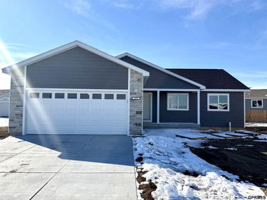 829 Sunridge Drive, Beatrice, NE 68310
