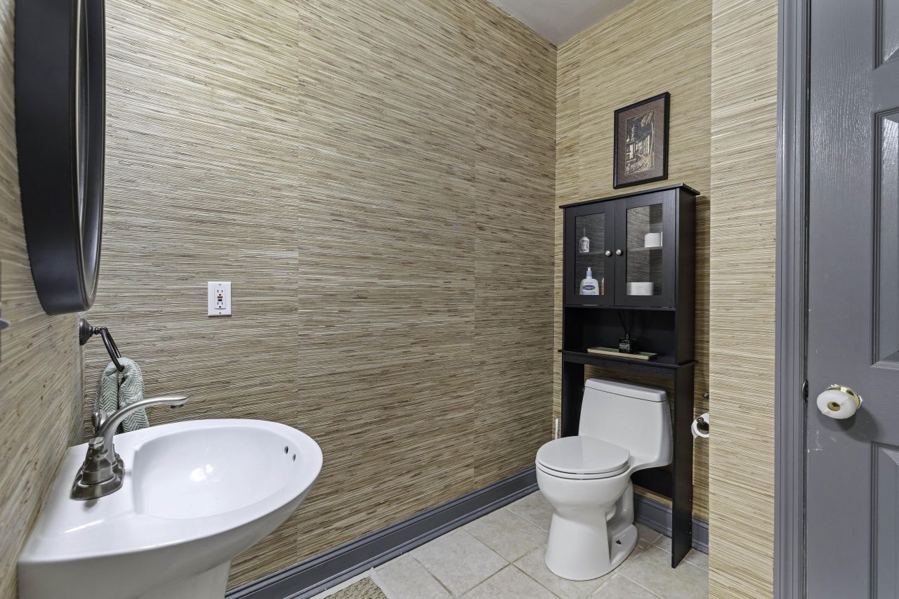 2064 Bancroft Lane Photo 31