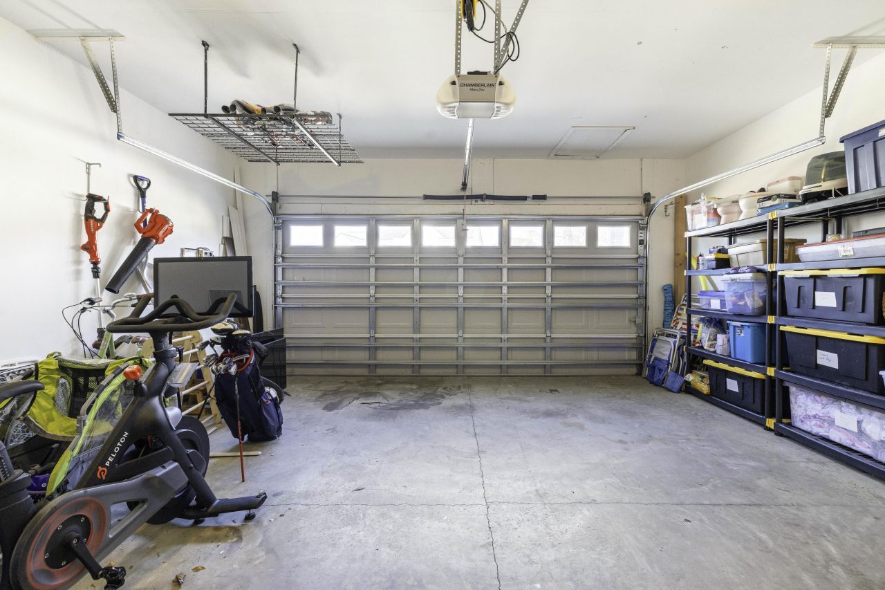 2064 Bancroft Lane Photo 32