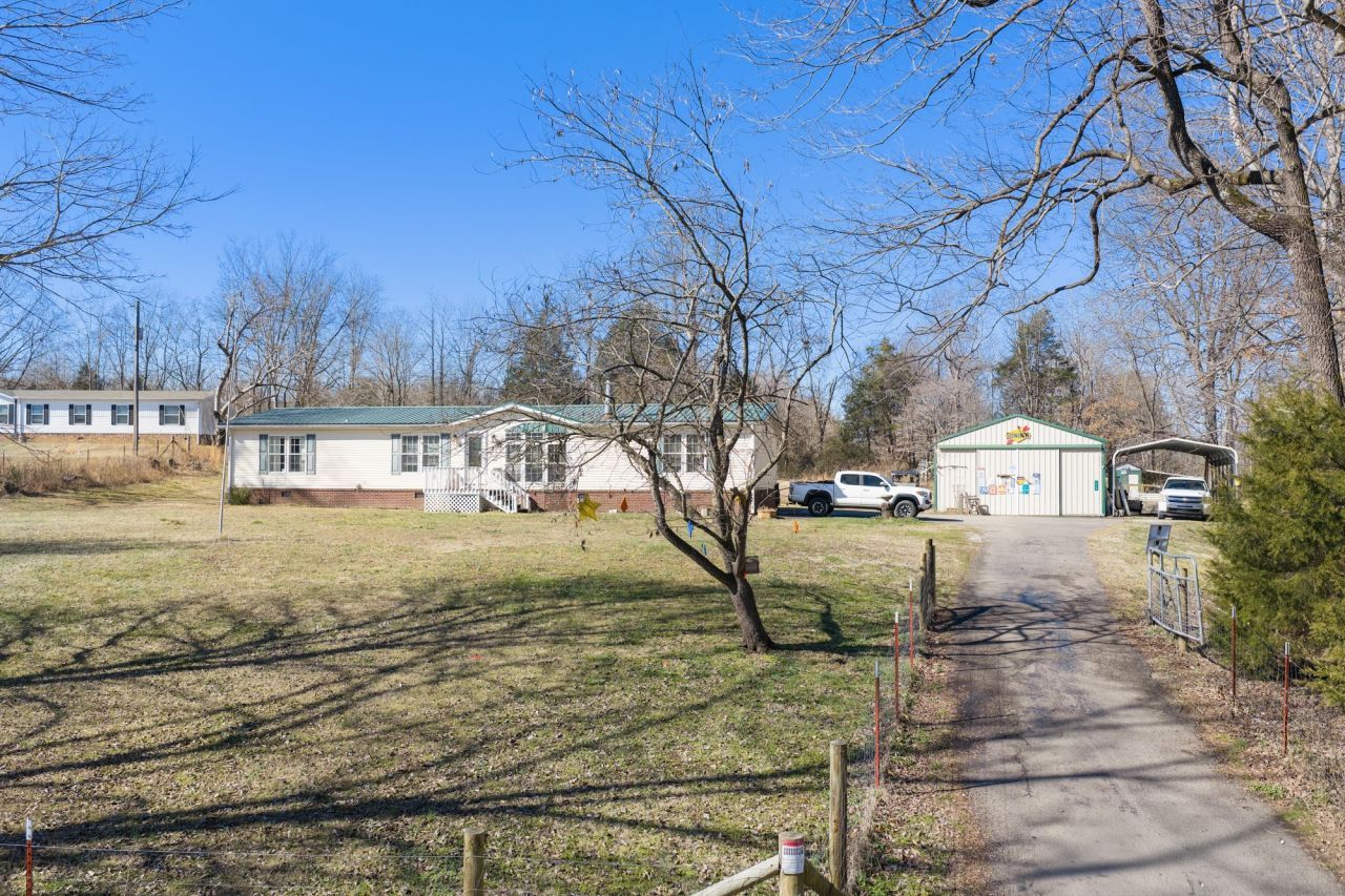 419 Hughes Rd E, Jackson, TN 38305 Main Photo