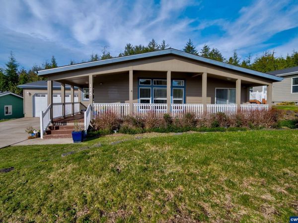 125 SE Whalesong Dr, Depoe Bay, OR 97341