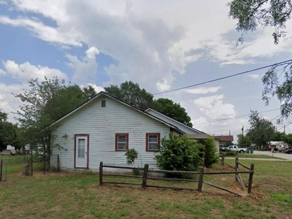 250 W Thompson Street, Jacksboro, TX 76458