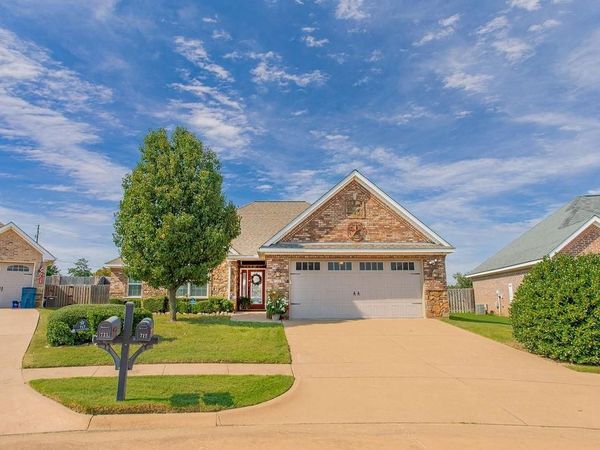 717 White Bear Trail , Lindale, TX 75771