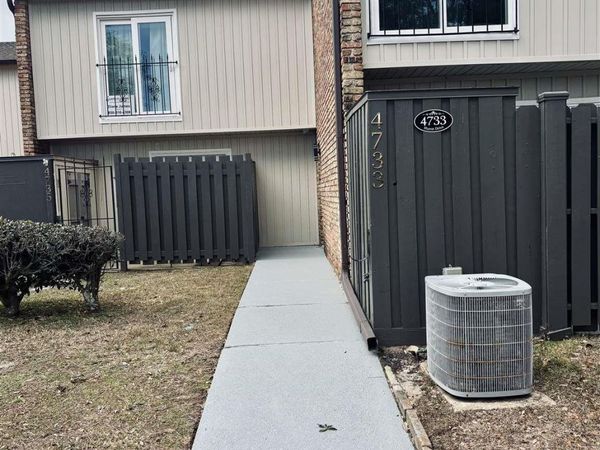 4733 Huron Dr, Pensacola, FL 32507