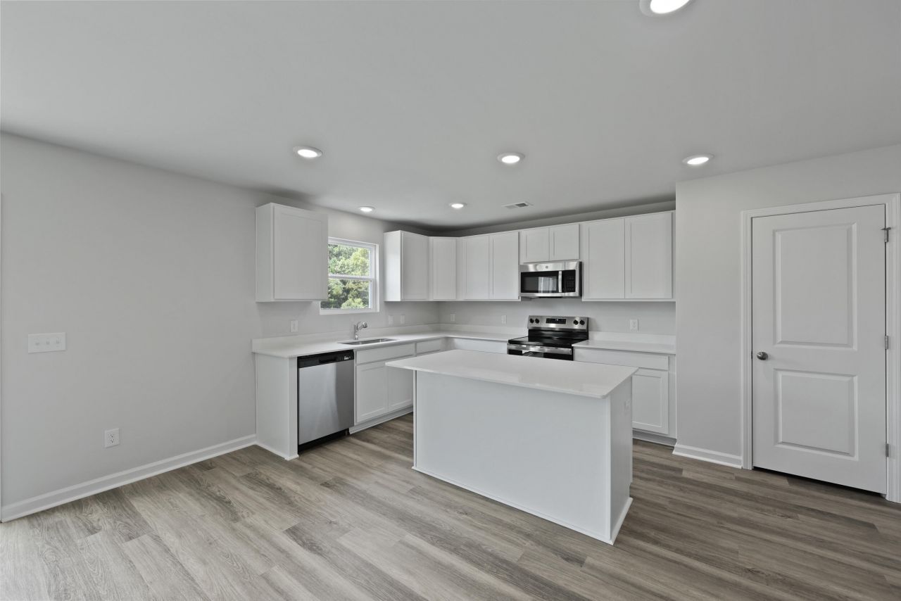 7023 Windham Way Photo 9