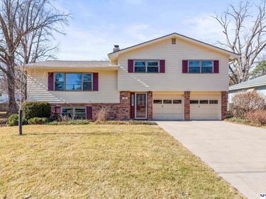 302 Kings Drive, Bellevue, NE 68005