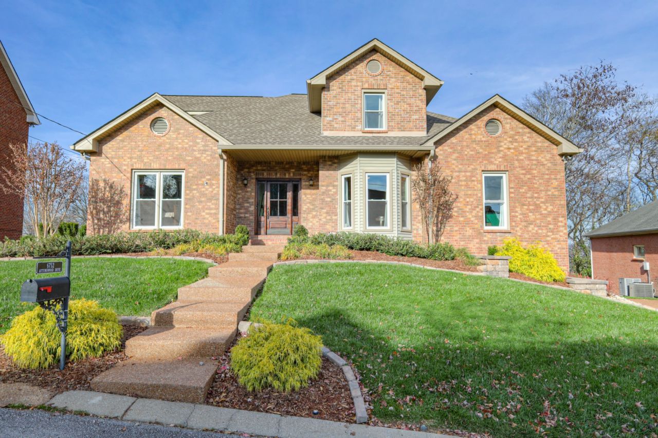 6752 Autumnwood Dr, Nashville, TN 37221 Main Photo