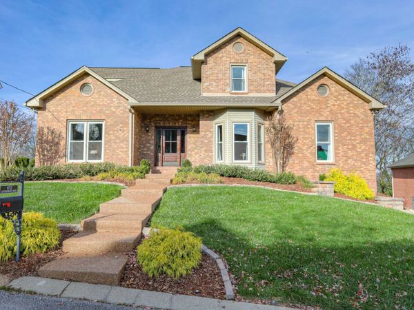 6752 Autumnwood Dr, Nashville, TN 37221