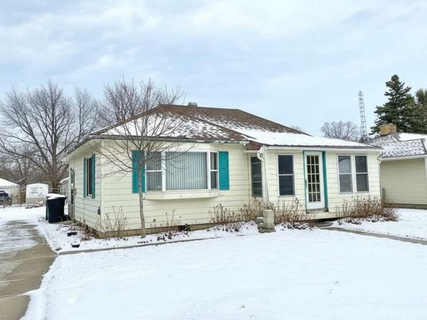 322 1st Avenue NW, Hillsboro, ND 58045