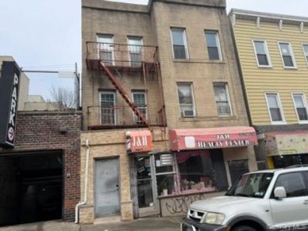 225 E 204th Street , Bronx, NY 10458
