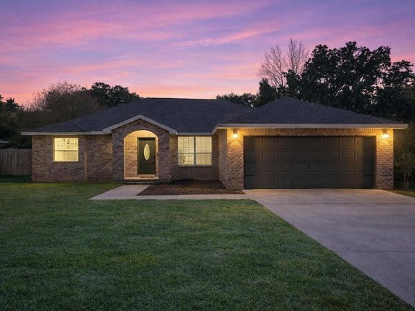 8111 Raleigh Street, Navarre, FL 32566