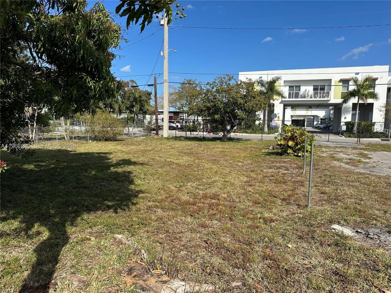 . NW 2nd Ave, Hallandale Beach, FL 33009 Photo