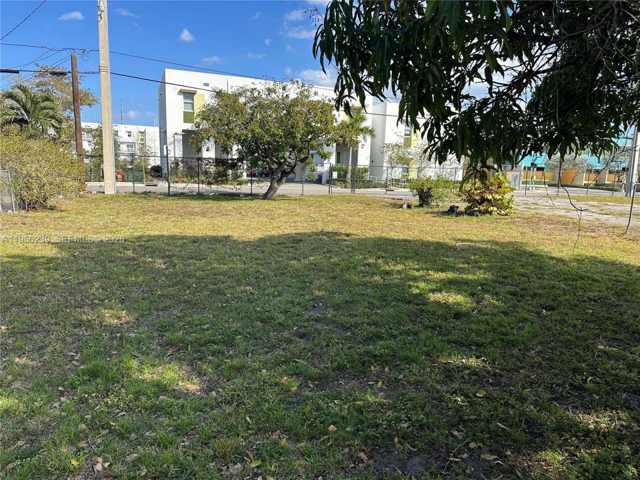 . NW 2nd Ave, Hallandale Beach, FL 33009 Photo