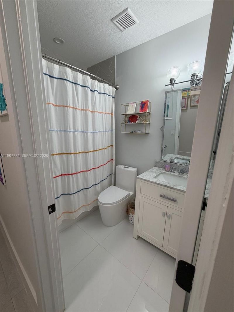 11536 NW 43rd Ter, Doral, FL 33178 Photo