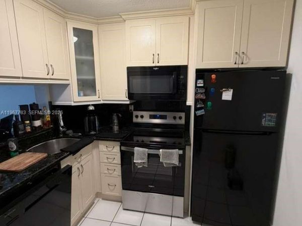 488 NW 165th St Rd, Unit B-614, Miami, FL 33169