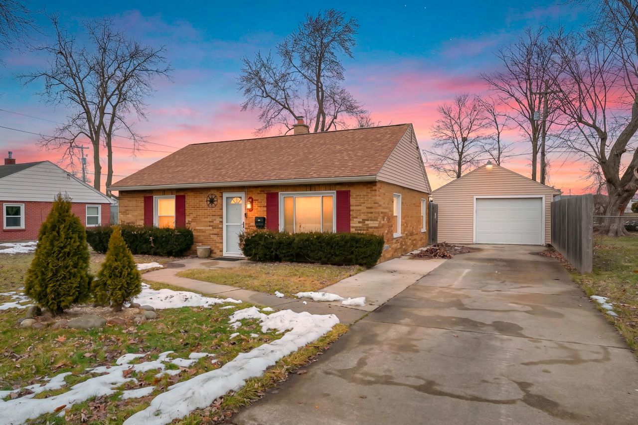 594 Waweenork Drive, Battle Creek, MI 49015 Main Photo