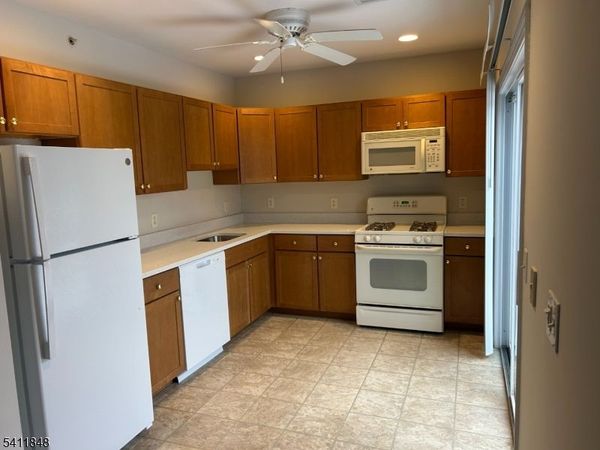 31 Wilshire Ter, Kinnelon, NJ 07405