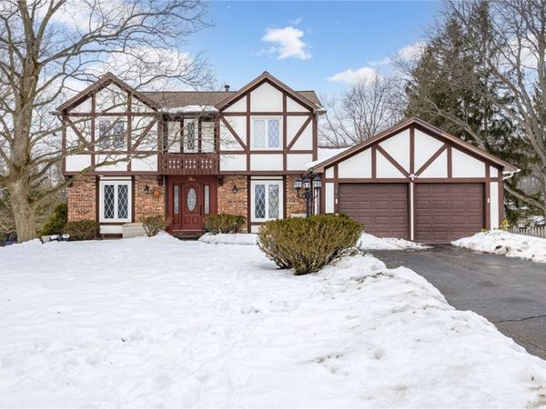 5 Chesham Way, Fairport, NY 14450