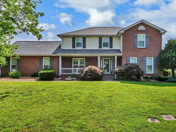 2207 Tom Dr, Clarksville, TN 37043
