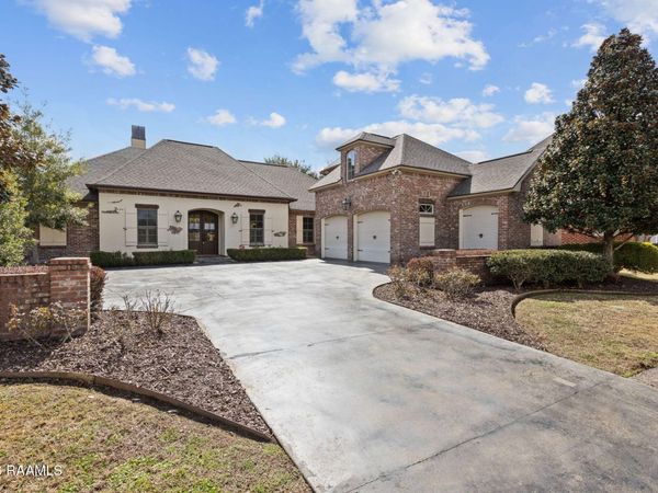 105 Shinnecock Hills Drive , Broussard, LA 70518