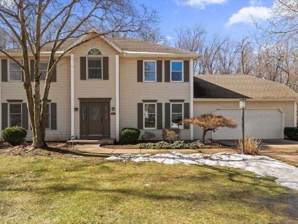 51907 Carriage Hills Drive, South Bend, IN 46635