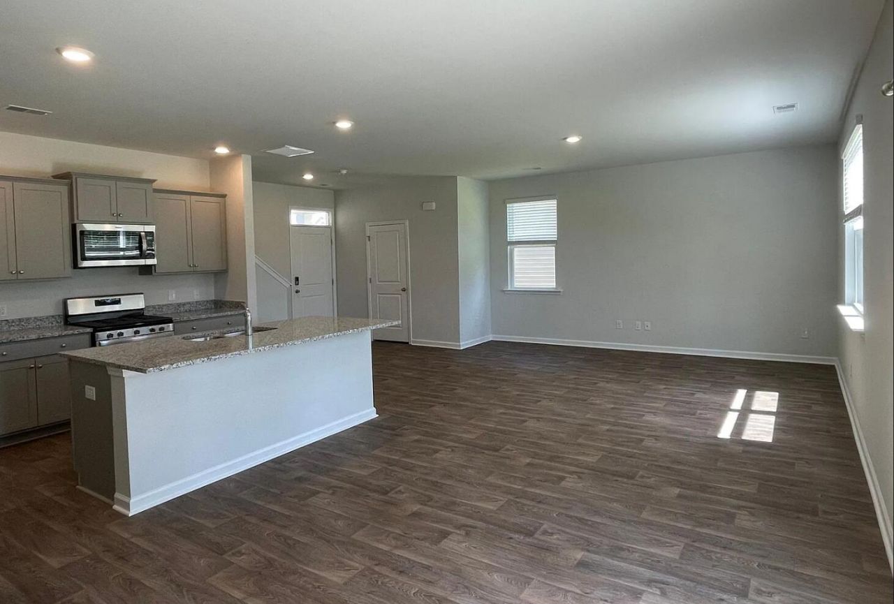 448 Cedarview Road Photo 4